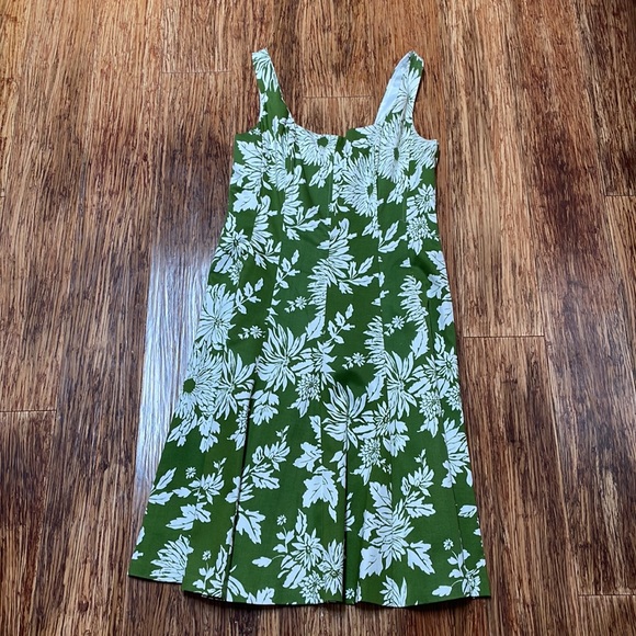 Jones Studio green floral sleeveless fit and flare dress size 8 - Picture 2 of 6